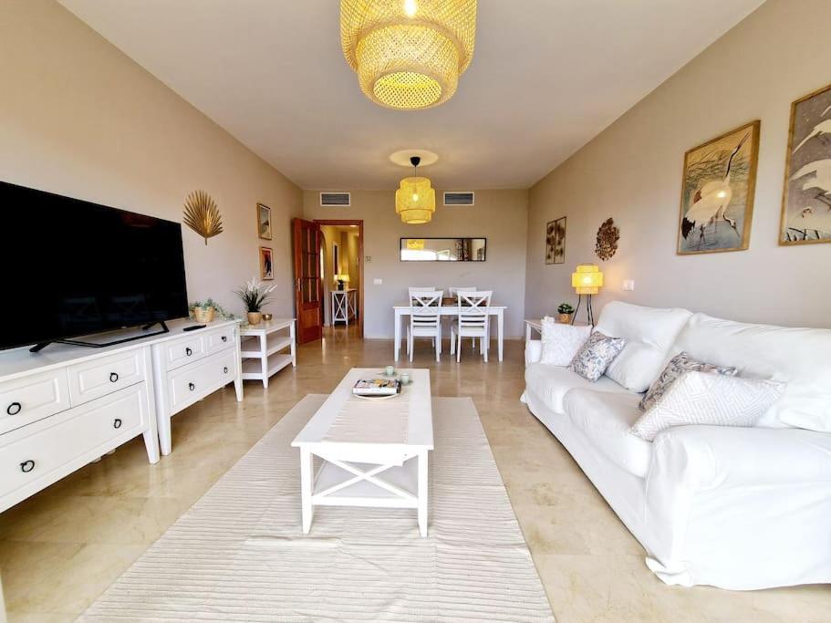 Royal Golf View: 2Br, Pools & Ac Apartment Sitio de Calahonda Exterior photo