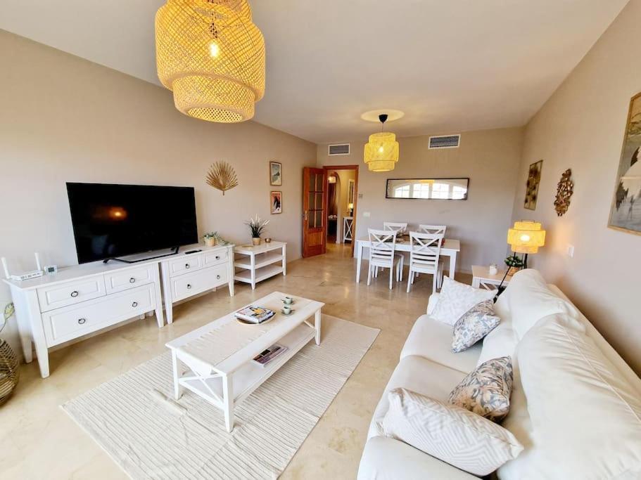 Royal Golf View: 2Br, Pools & Ac Apartment Sitio de Calahonda Exterior photo